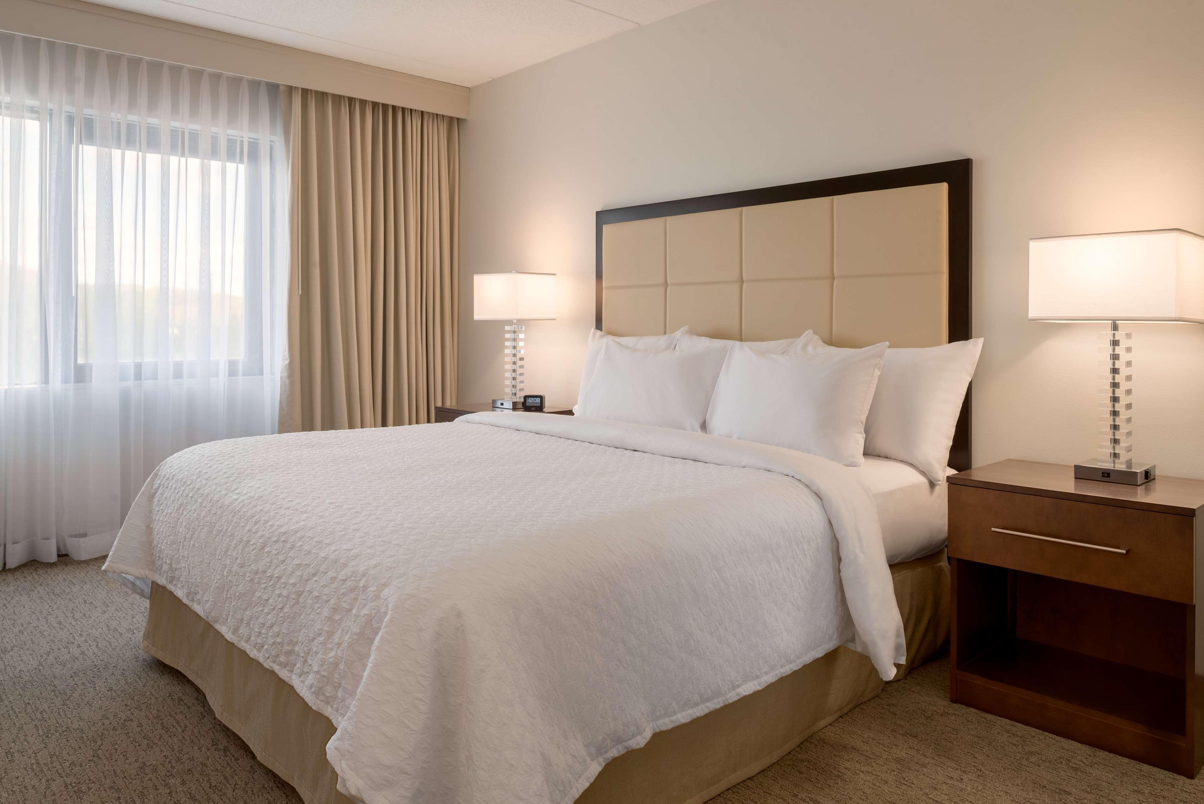 เอมบาสซี สวีท บาย ฮิลตัน มิลโวคี บรูคฟิลด์ Hotel ภายนอก รูปภาพ